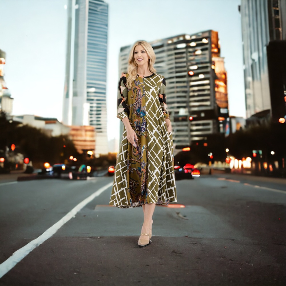 New Boutique Dress - Picture 3 of 3